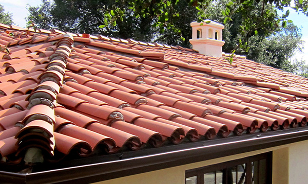 Renovation de couverture en tuiles, ardoises et zinc à Le Cannet (06110) dans les Alpes-Maritimes 06